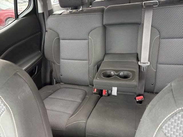 Used 2023 GMC Acadia SLE image 30