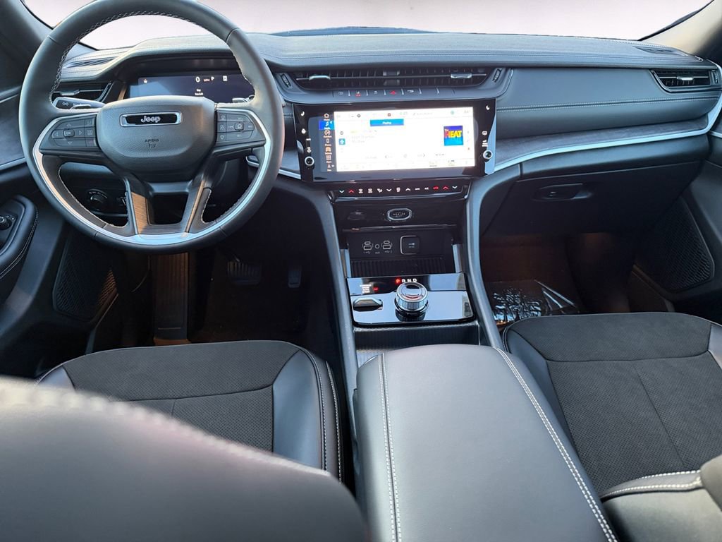 New 2026 Jeep Grand Cherokee Laredo image 10