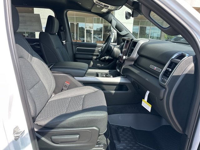 New 2026 RAM 1500 4x4 Crew Cab image 48