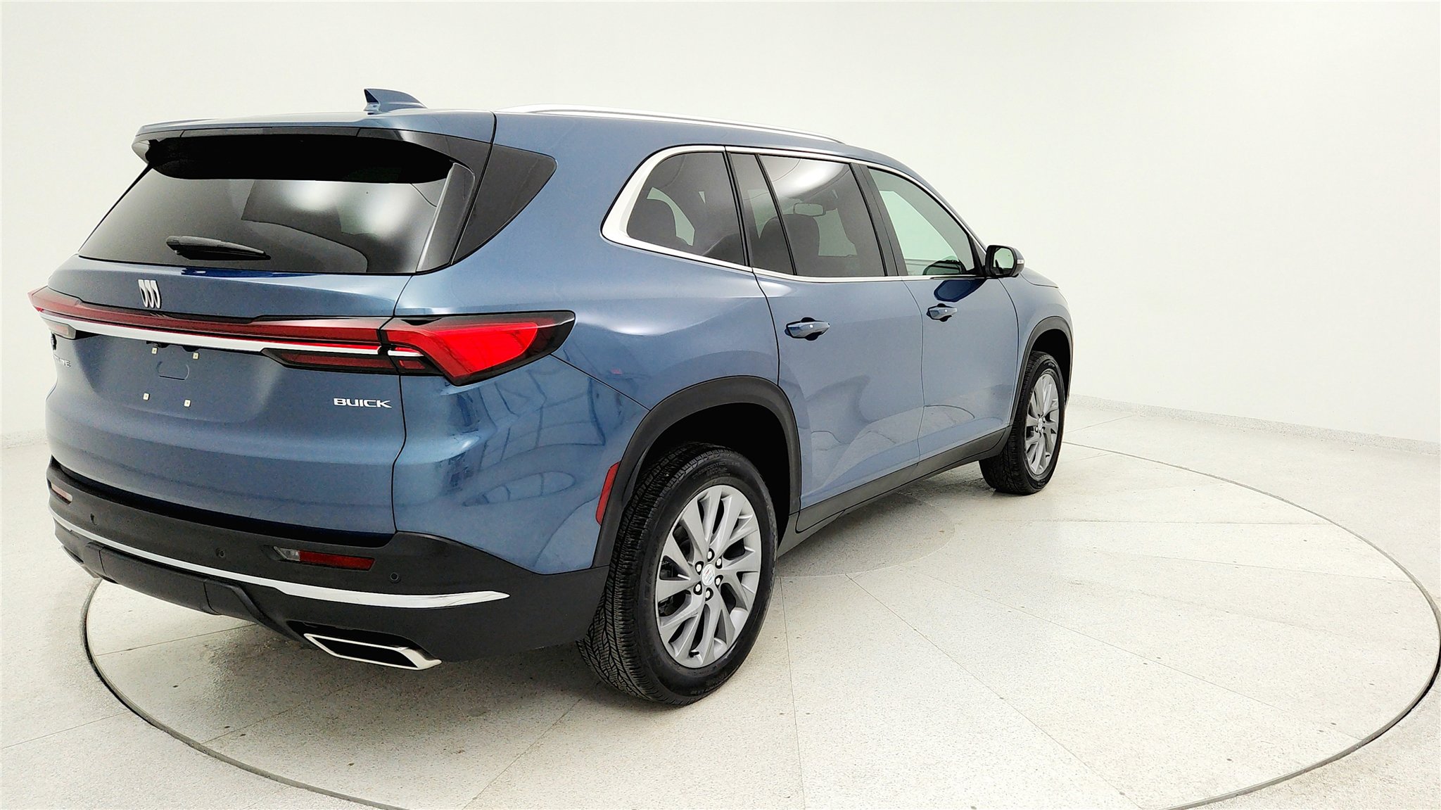 Used 2025 Buick Enclave Preferred image 4