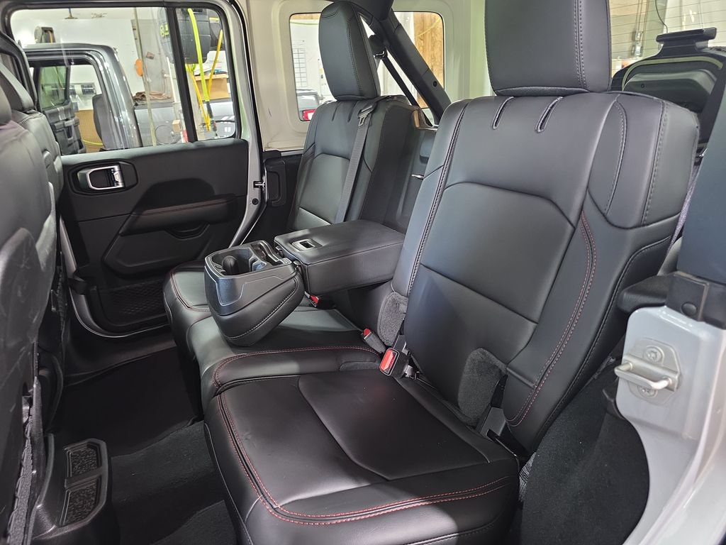 Used 2024 Jeep Wrangler Unlimited Rubicon w/ Convenience Group AWD/4WD image 13