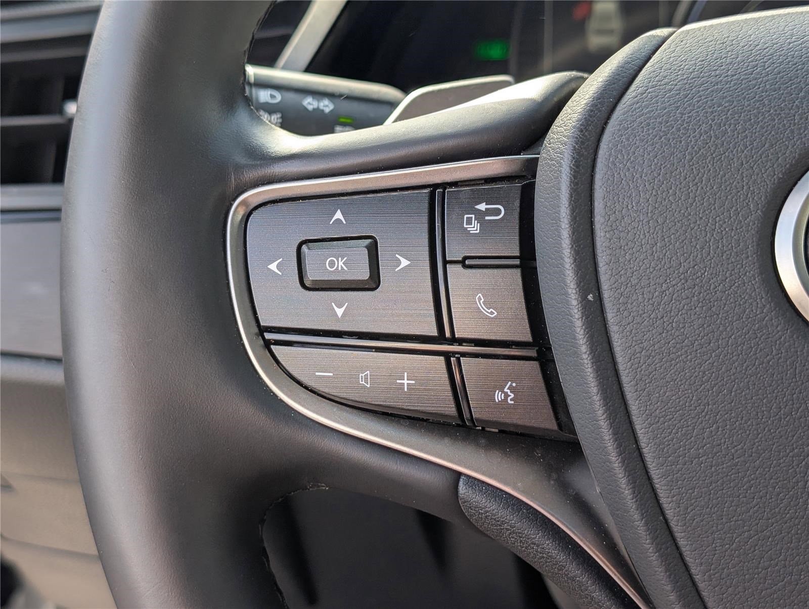 Certified 2025 Lexus ES 300h w/ Premium Package image 23