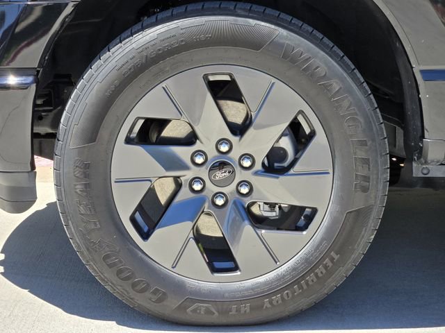 Used 2024 Ford F150 Lightning Flash image 12