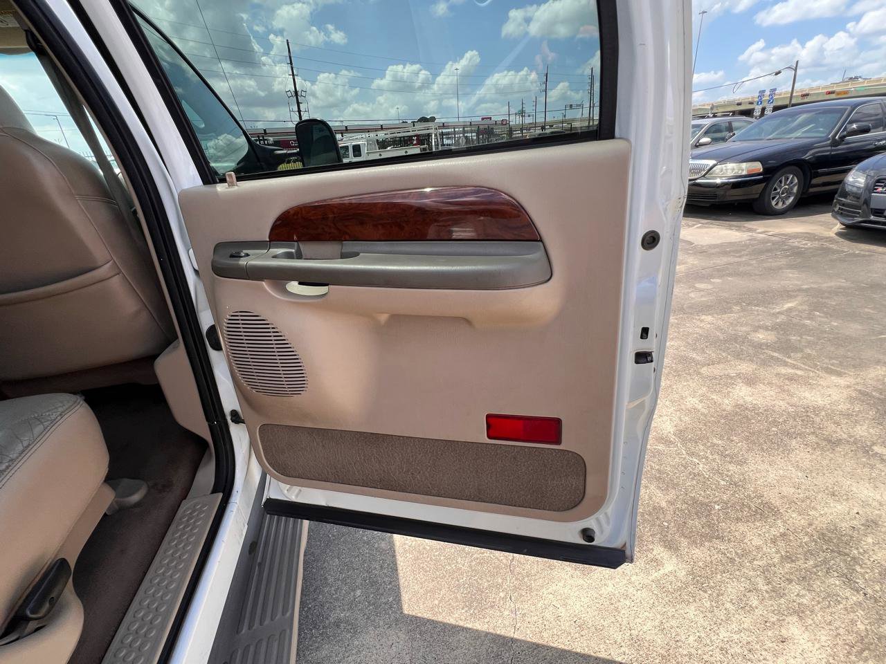 Used 2001 Ford Excursion Limited RWD image 26