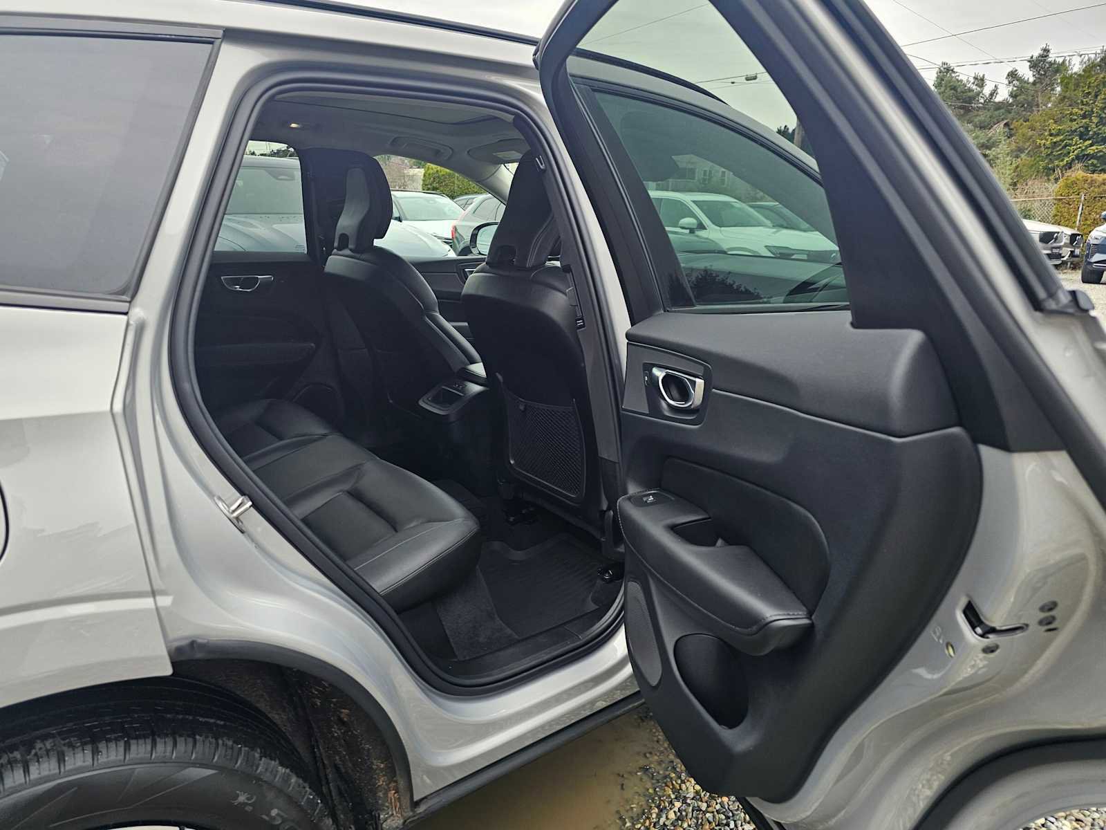 Certified 2025 Volvo XC60 B5 Core w/ Protection Package Premier image 6