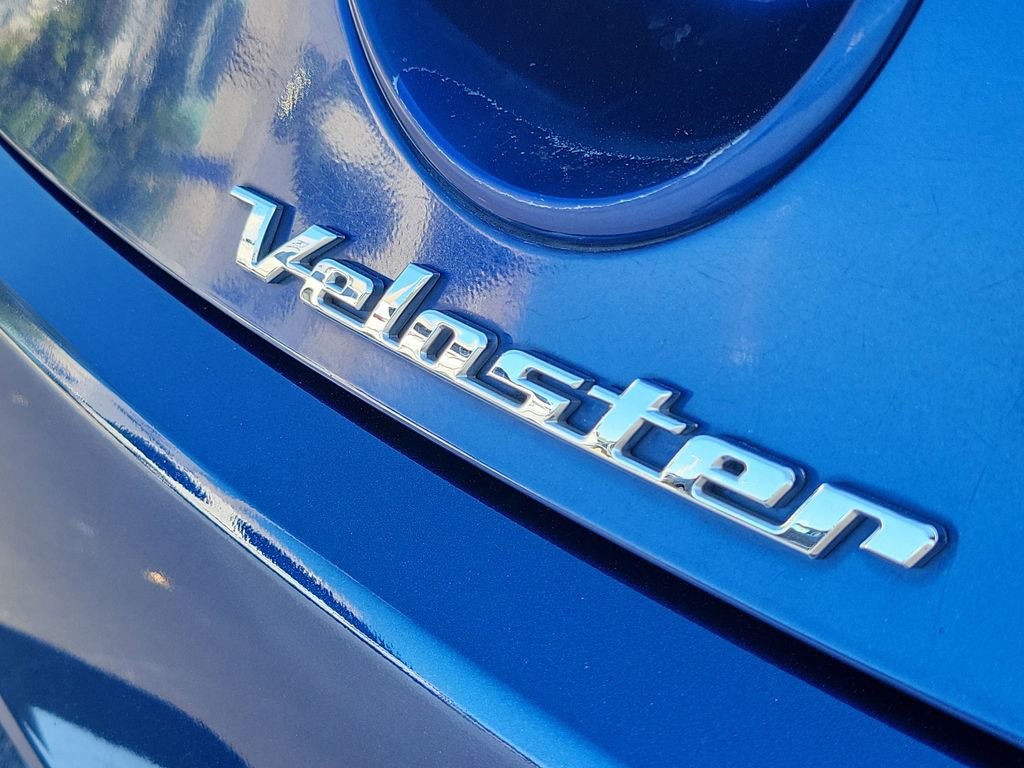 Used 2017 Hyundai Veloster Value Edition w/ Graphic Package (Lower Body) image 9