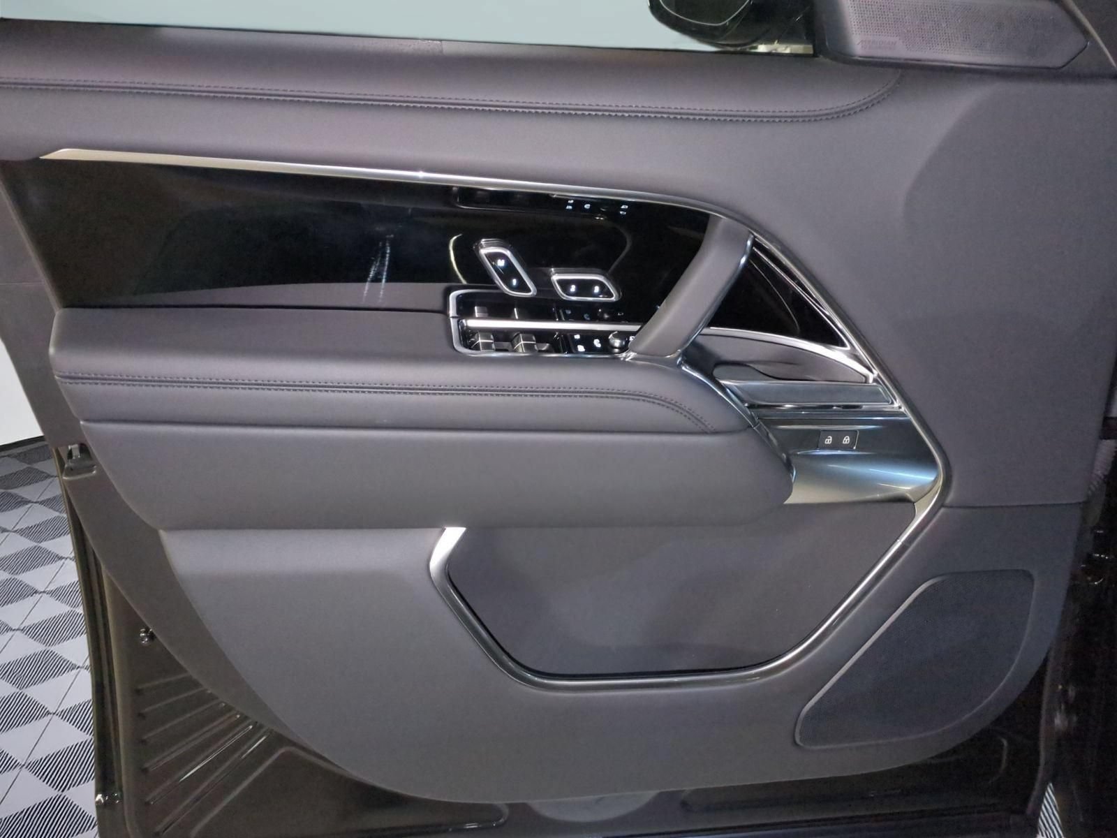 New 2026 Land Rover Range Rover SE AWD/4WD image 11