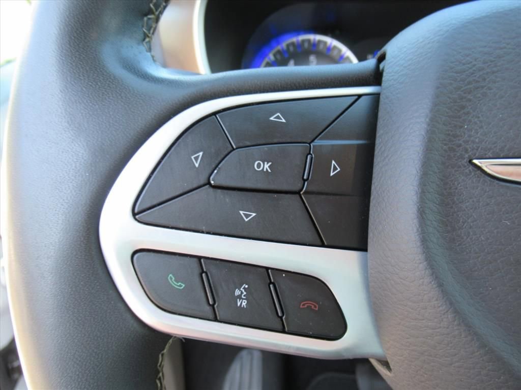 Used 2022 Chrysler Voyager LX image 19