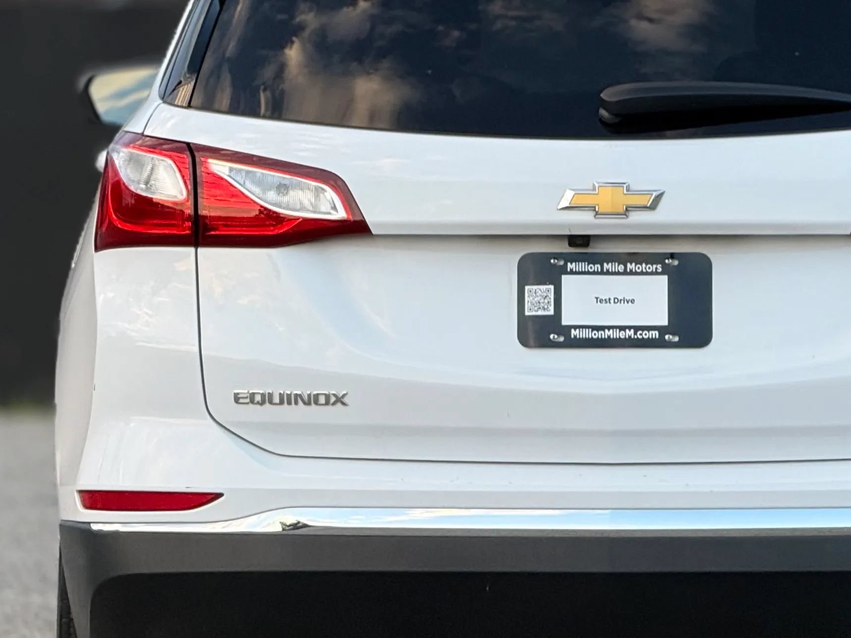 Used 2018 Chevrolet Equinox LT w/ LPO, Cargo Package AWD/4WD image 13
