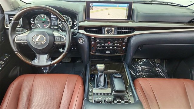 Used 2021 Lexus LX 570 4WD w/ 3rd Row & Luxury Pkg image 39