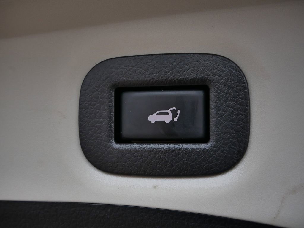 Used 2020 Nissan Rogue SV image 12