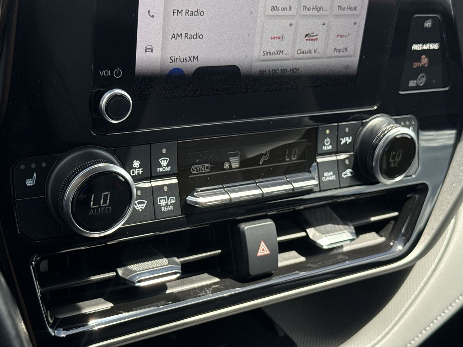 Used 2023 Toyota Highlander XLE AWD/4WD image 20
