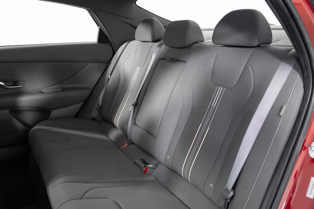Certified 2025 Hyundai Elantra SEL FWD image 22