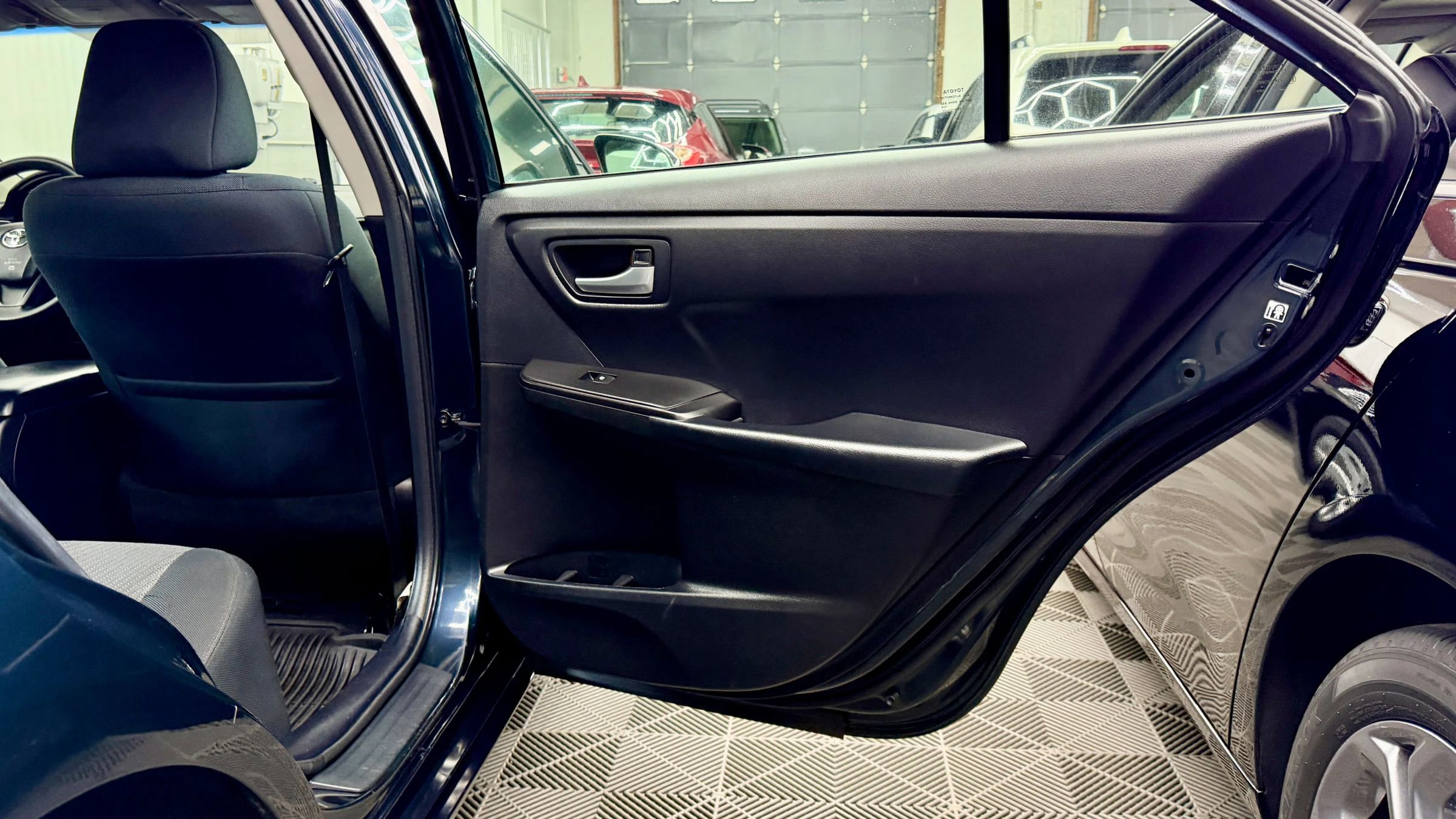 Used 2017 Toyota Camry LE image 8