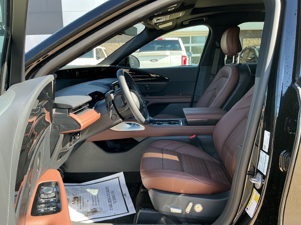New 2026 Lincoln Nautilus Reserve w/ Jet Appearance Package AWD/4WD image 11