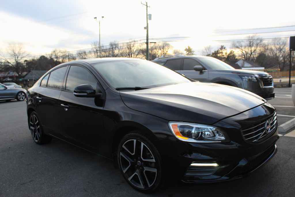 Used 2017 Volvo S60 T5 Dynamic w/ Vision Package image 3