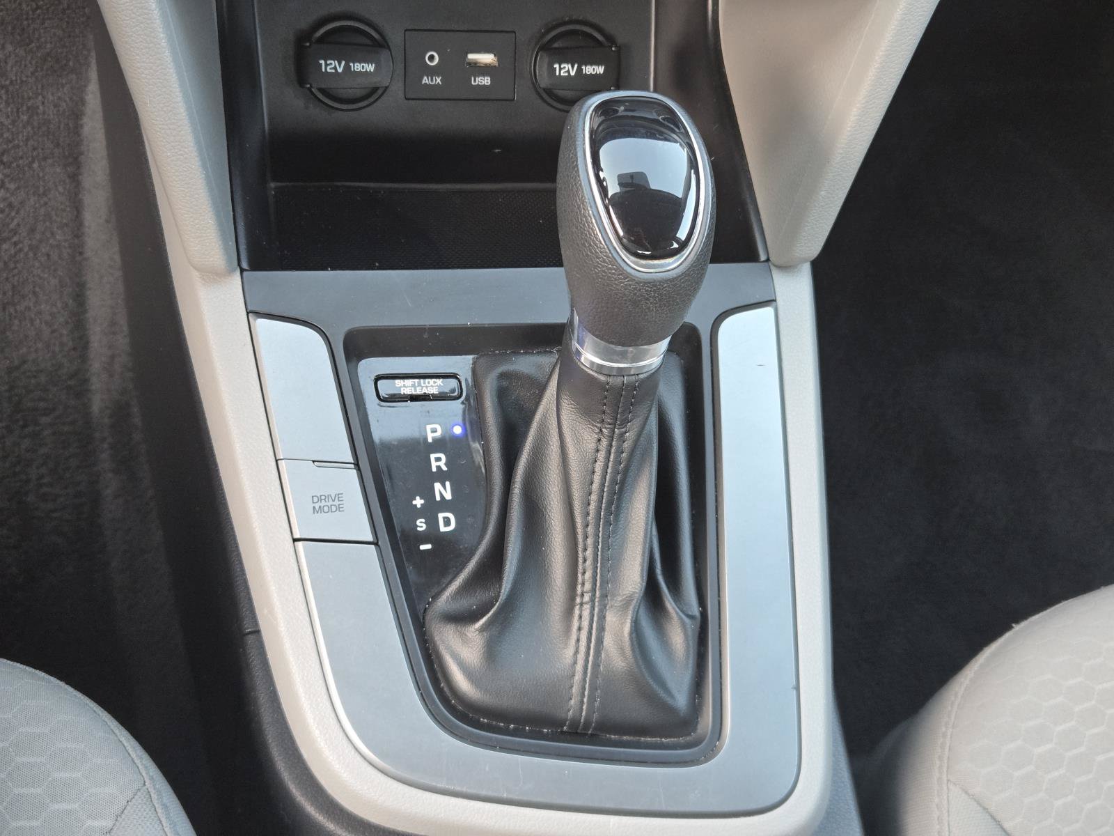 Used 2019 Hyundai Elantra SE FWD image 12