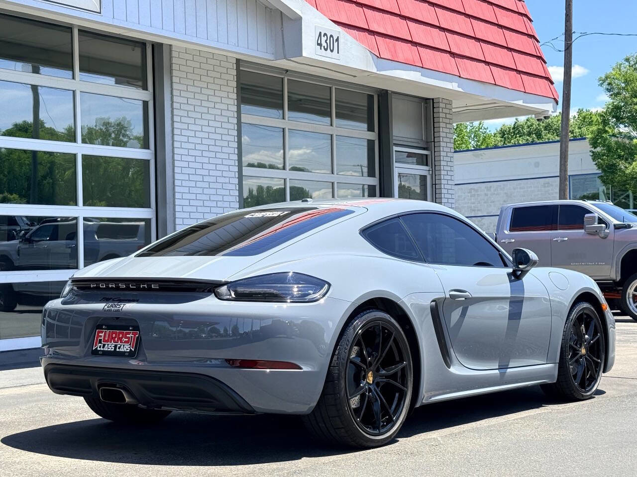 Used 2024 Porsche 718 Cayman RWD image 3