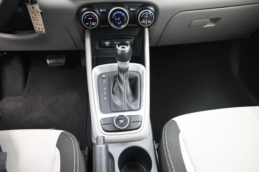 Used 2023 Hyundai Venue SEL FWD image 13