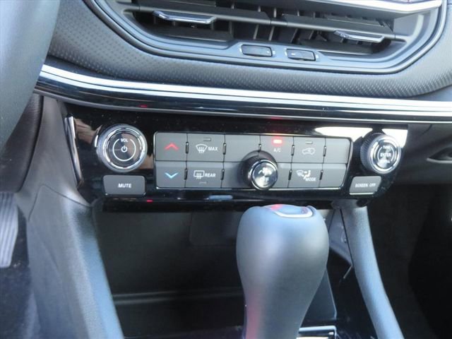 New 2026 Jeep Compass Latitude image 24