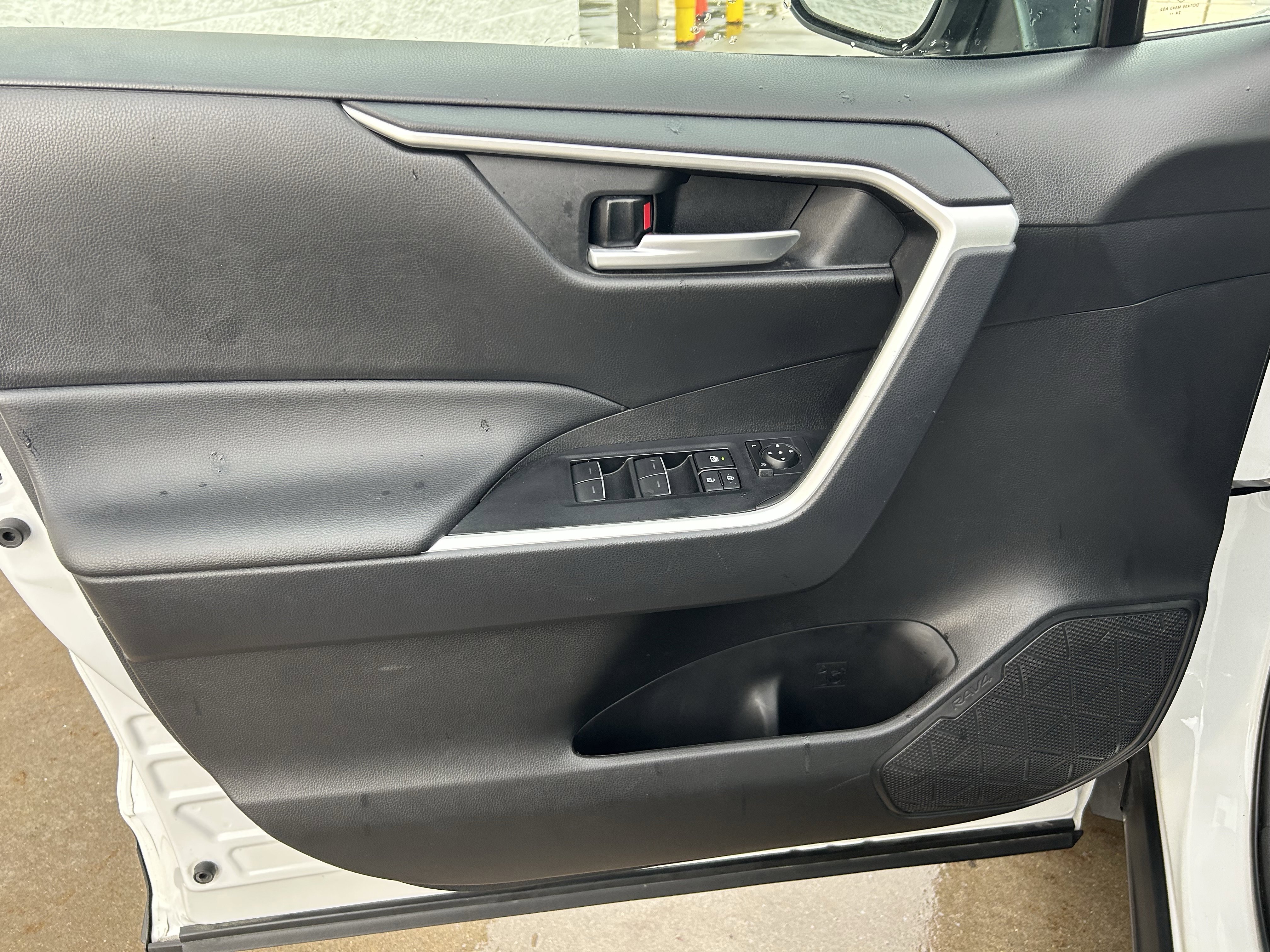 Certified 2025 Toyota RAV4 XLE AWD/4WD image 25