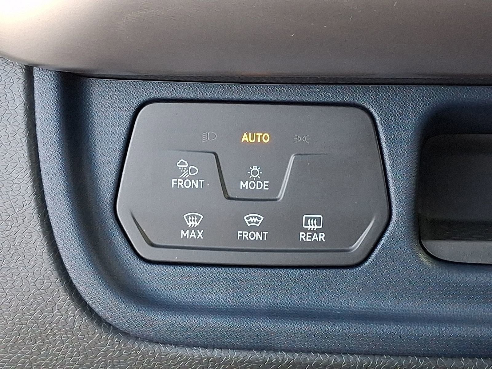 Used 2025 Volkswagen ID. Buzz Pro S Plus image 31