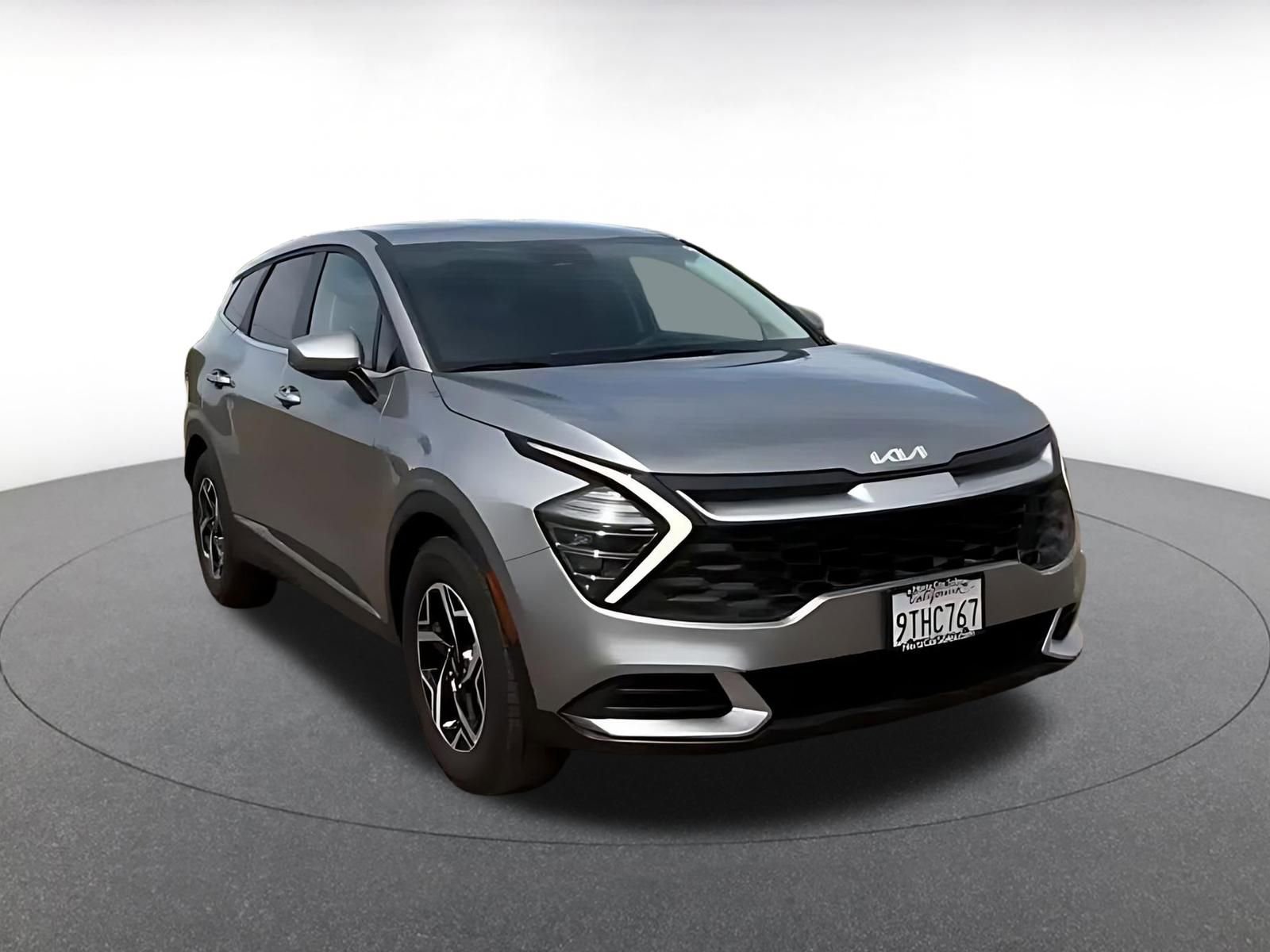 Used 2025 Kia Sportage LX FWD image 3