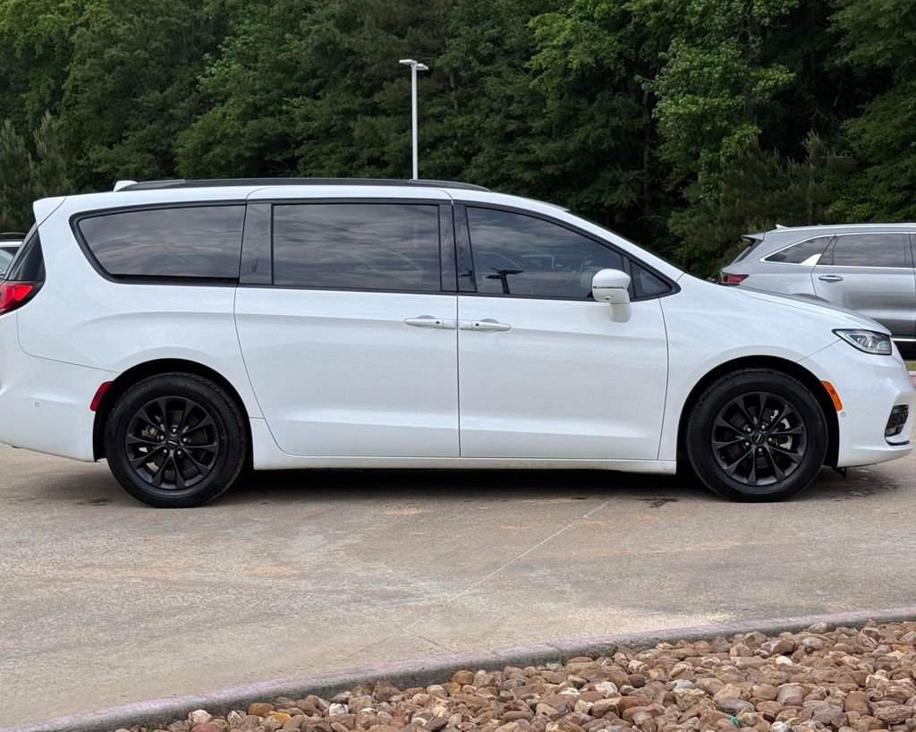 Used 2021 Chrysler Pacifica Touring-L w/ Premium & Safety Sphere Group FWD image 12