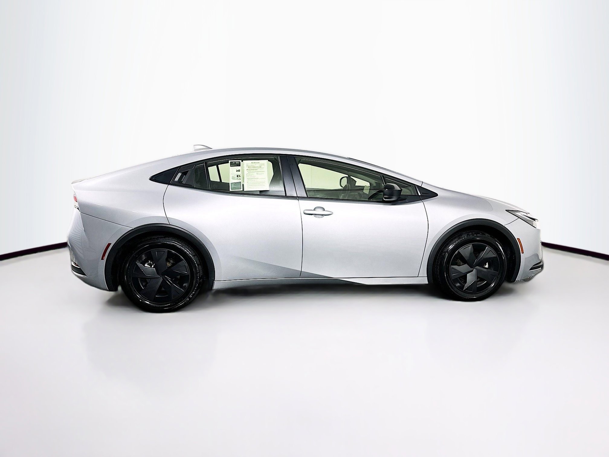 Used 2025 Toyota Prius LE image 10