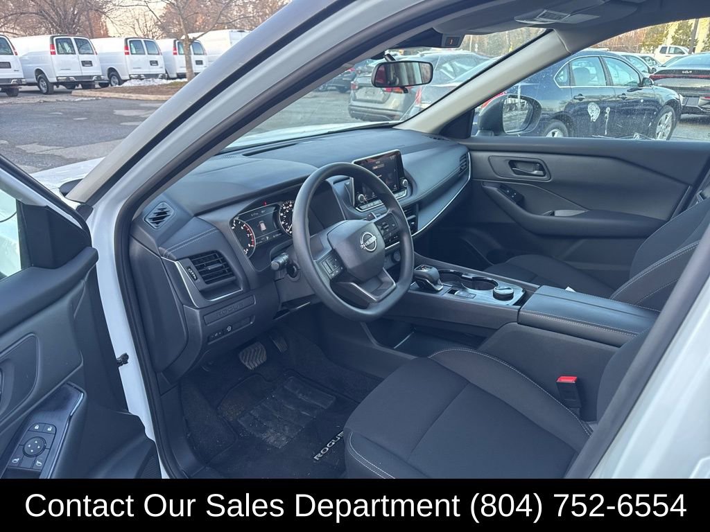 Used 2025 Nissan Rogue S image 10
