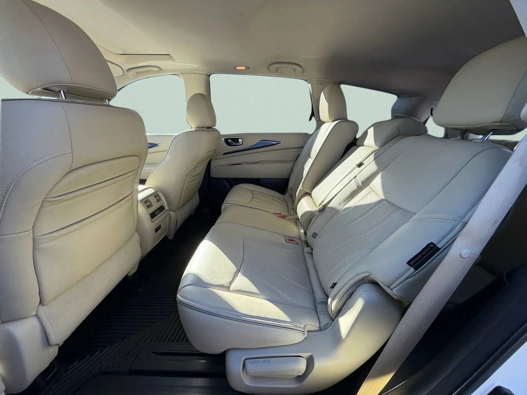 Used 2019 INFINITI QX60 Luxe w/ Essential Package image 18