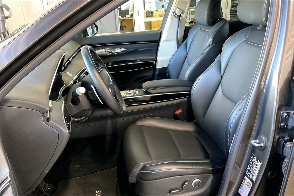 Used 2025 Genesis GV70 2.5T image 3