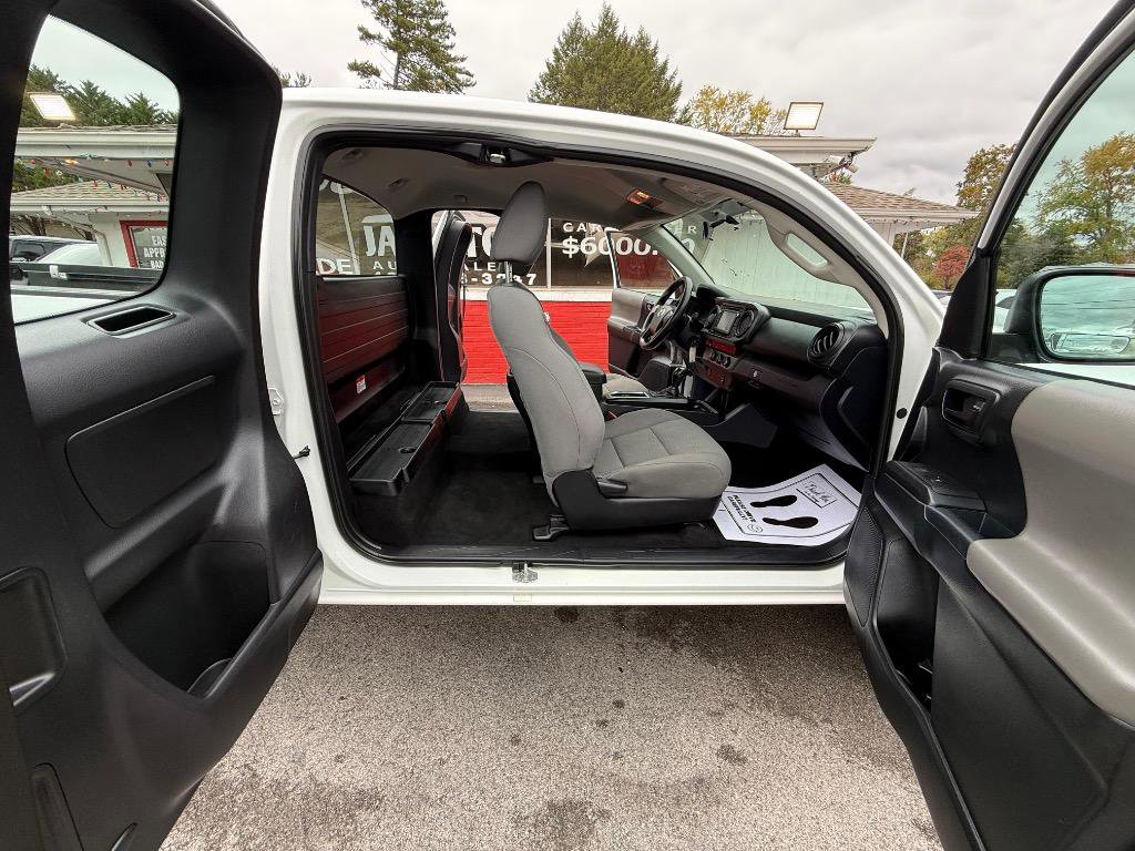 Used 2016 Toyota Tacoma SR image 16