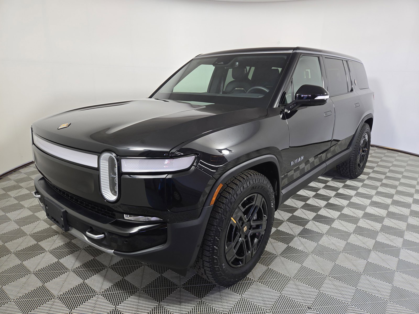 Used 2024 Rivian R1S Adventure