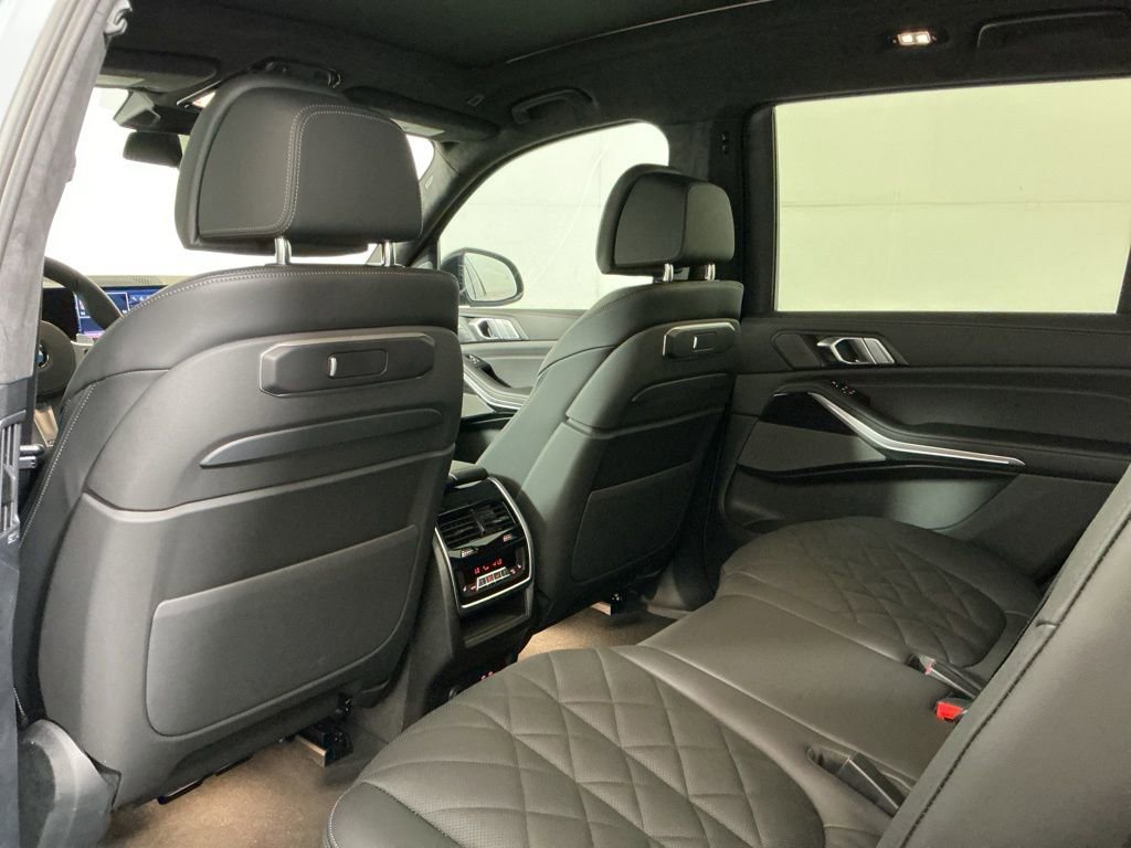 New 2026 BMW X7 xDrive40i AWD/4WD image 25