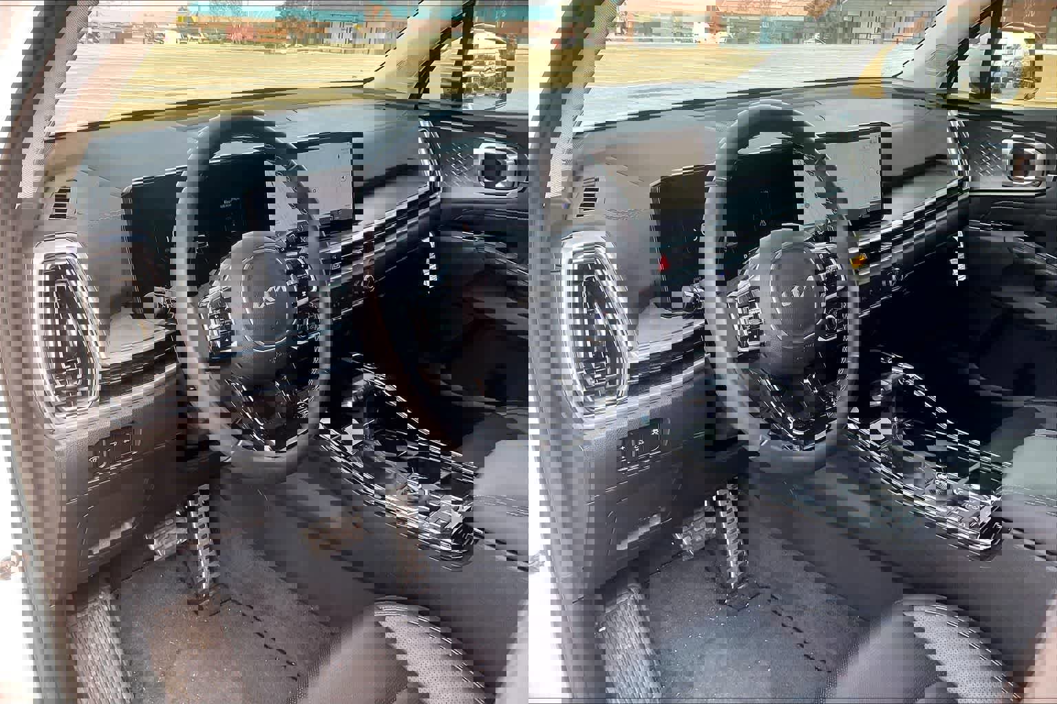 Certified 2024 Kia Sorento SX image 2