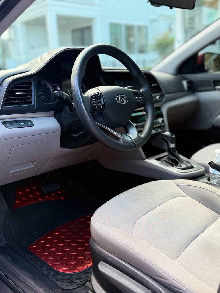 Used 2020 Hyundai Elantra SE FWD image 14