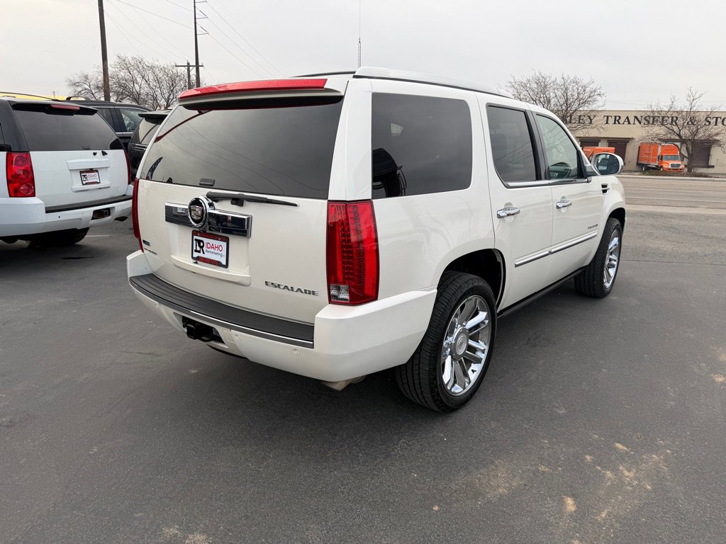 Used 2011 Cadillac Escalade Platinum AWD/4WD image 5