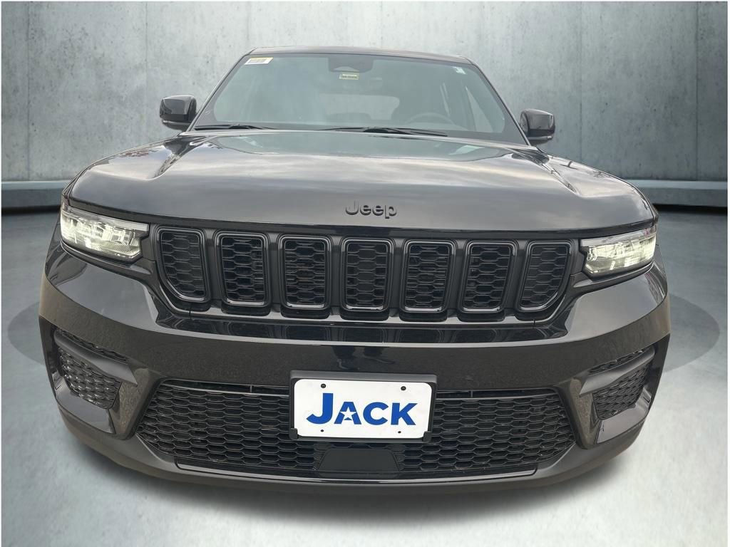 New 2025 Jeep Grand Cherokee Altitude image 9