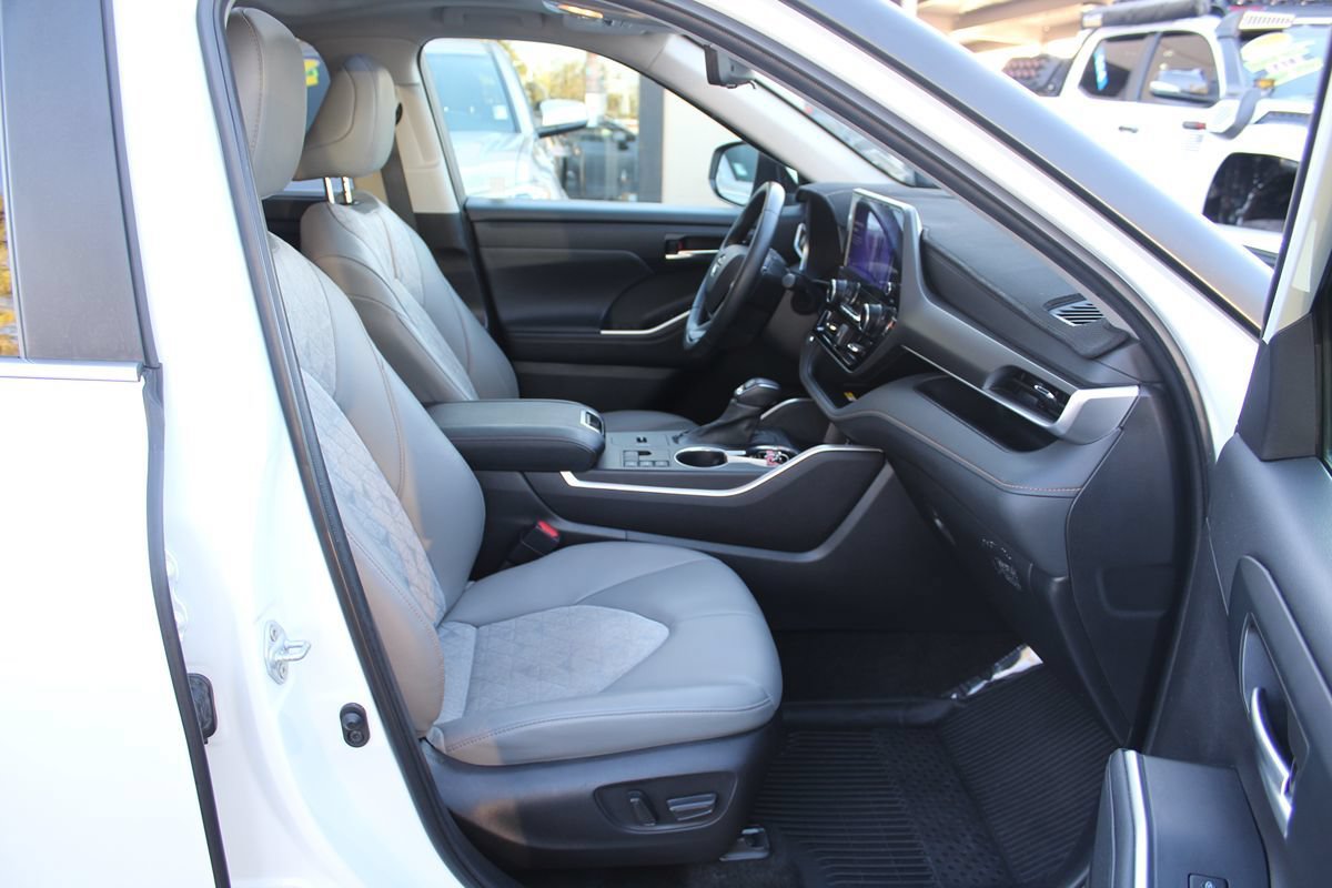 Used 2023 Toyota Highlander Bronze Edition AWD/4WD image 27