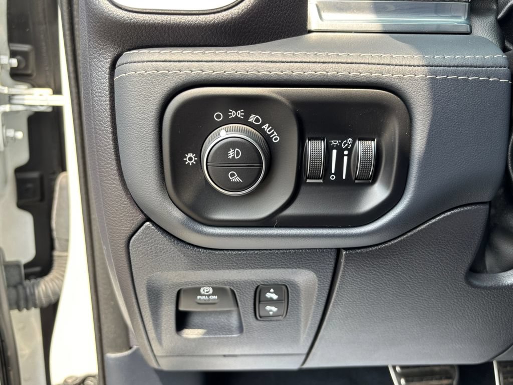 Used 2024 RAM 1500 Limited AWD/4WD image 31