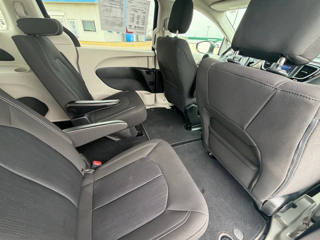 Used 2021 Chrysler Voyager LX FWD image 28