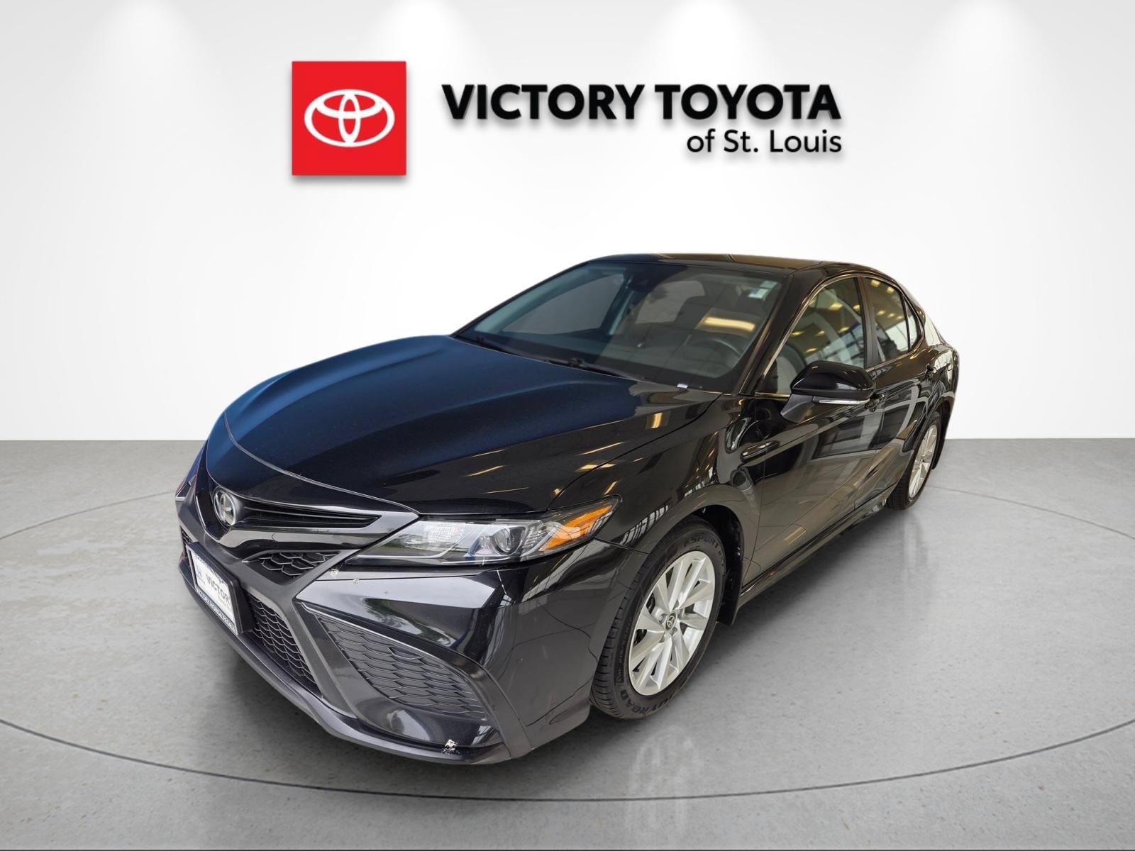 Used 2024 Toyota Camry SE FWD image 1