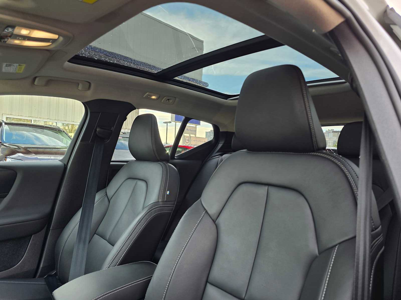 Certified 2025 Volvo XC40 B5 Plus image 22