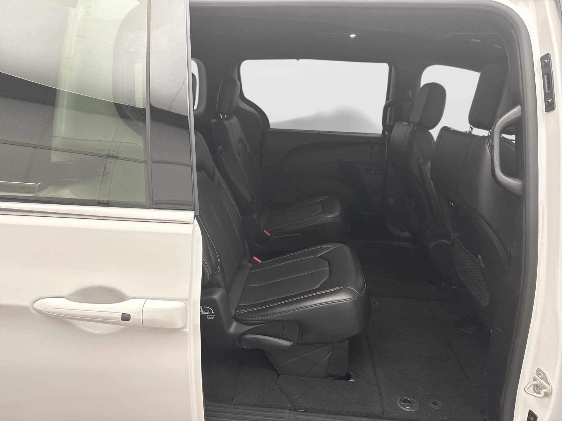 Used 2025 Chrysler Pacifica Select FWD image 17