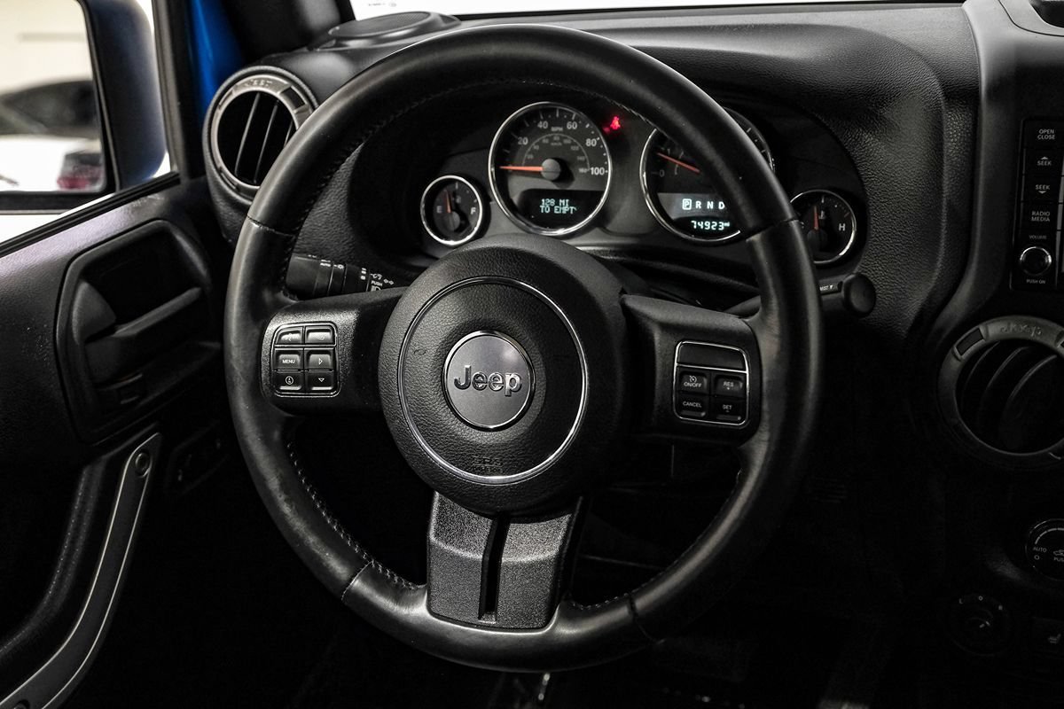 Used 2015 Jeep Wrangler Unlimited Sahara w/ Connectivity Group AWD/4WD image 18