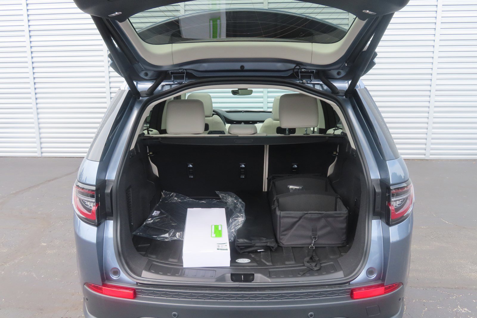 Used 2023 Land Rover Discovery Sport SE image 23