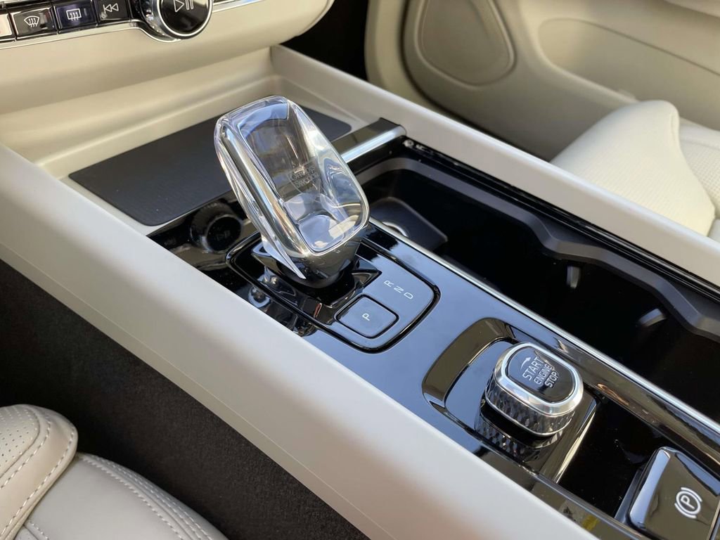 New 2026 Volvo XC60 B5 Ultra w/ Protection Package Premier image 19