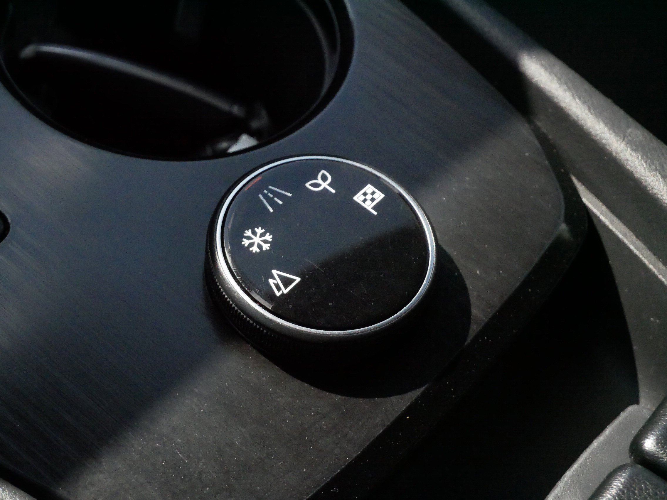 Used 2024 Nissan Rogue S image 26