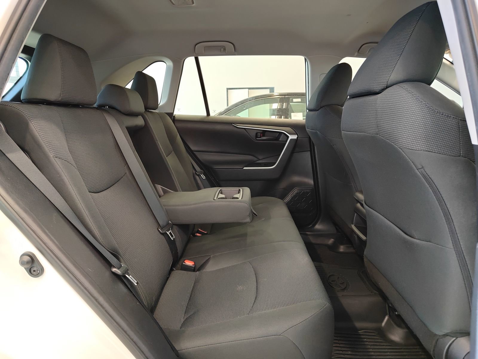 Used 2021 Toyota RAV4 LE AWD/4WD image 14